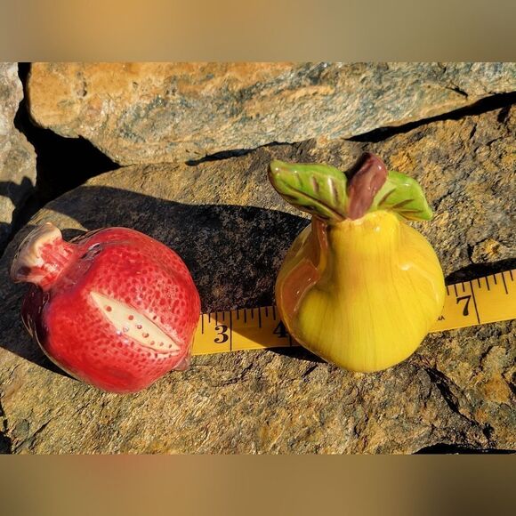 Vintage Fruit Salt and Pepper Shaker - Picture 10 of 12